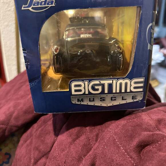 Jada Toys Bigtime Muscle 1957 Chevy Corvette 1:24 Scale Diecast Car